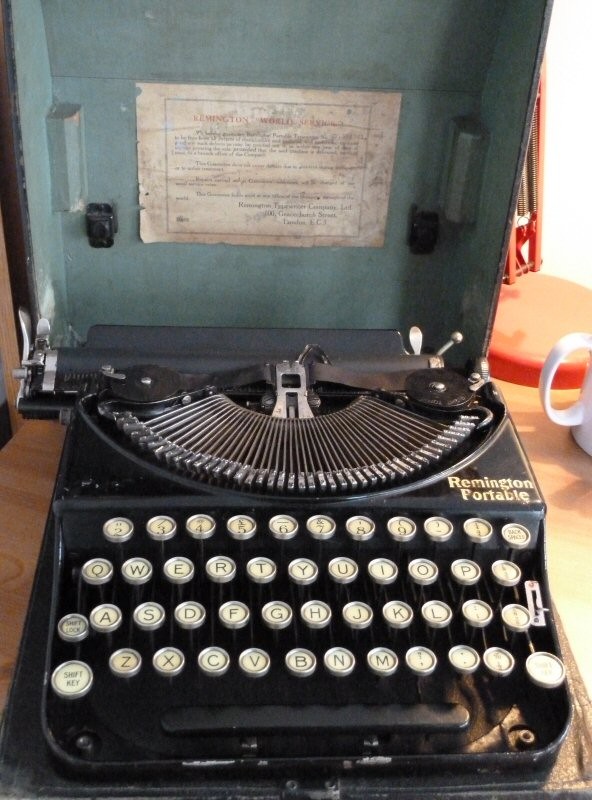 Random picture to go with random recs. Mmm... Vintage!