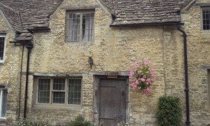 I snapped this house (while on holiday in Wiltshire) as it's just the way I pictured Jon's house in Pendleford.